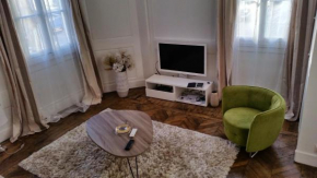 A 2 PAS DU PARLEMENT - 55M2 - 2 CHAMBRES